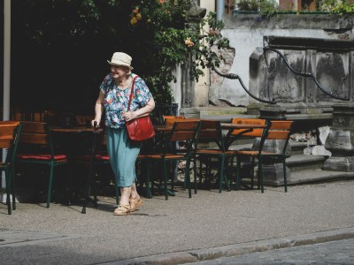 Can You Wear a Linen Top with Workout Pants? A Summer Style Guide