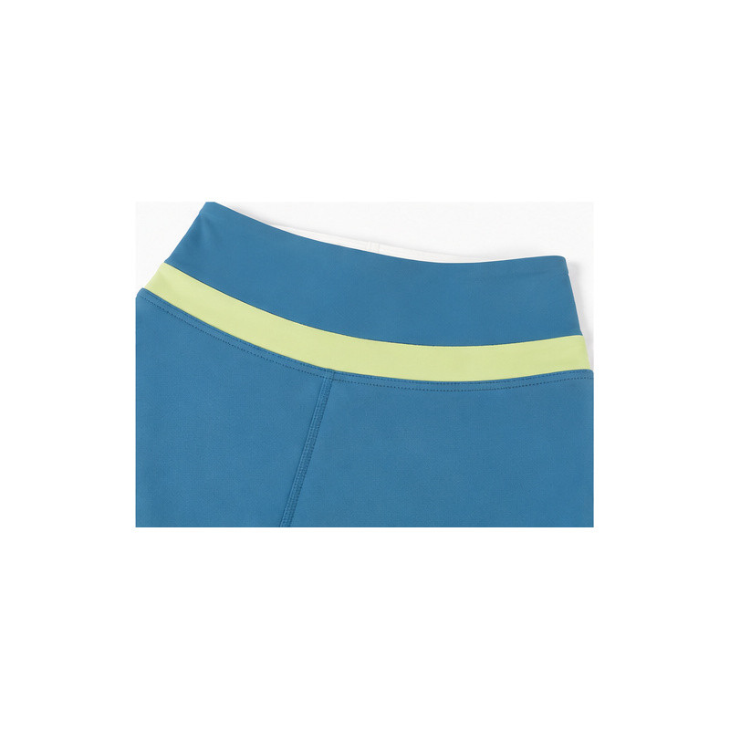 Custom yoga set waistband close-up