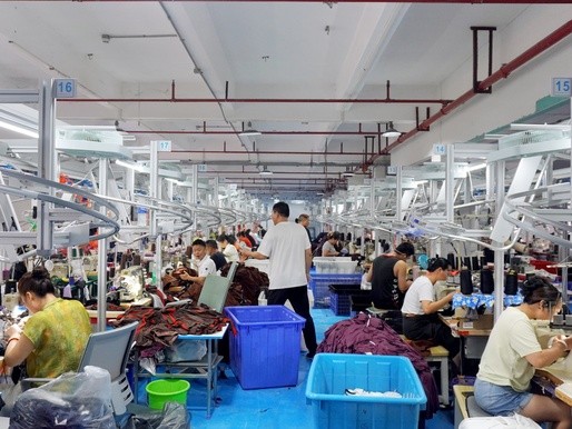 Bloomto custom activewear manufacturing team operated by Guangdong Easemotion Lifestyle Apparel Technology Co., Ltd.