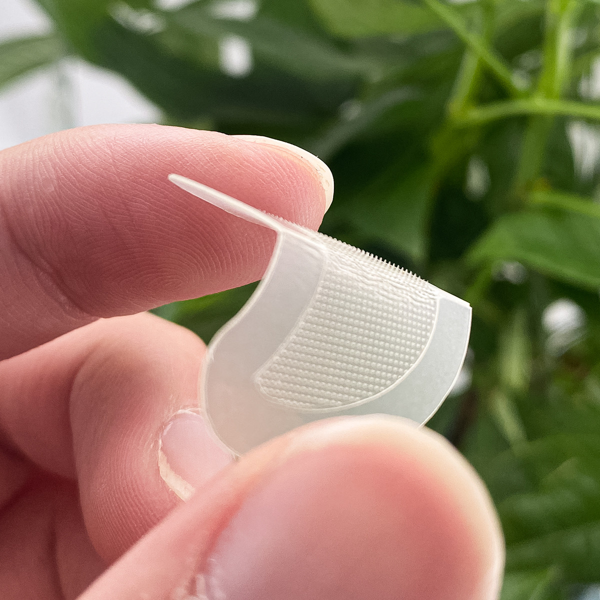 Diagram showing how micro-darts penetrate the skin to deliver ingredients