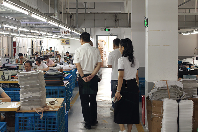 Custom Laptop Bags Manufacturer Hosts Procurement Manager from Leading Domestic Computer Brand for Potential Collaboration