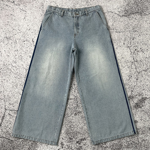 Custom denim jeans manufacturer - wide leg light wash jeans