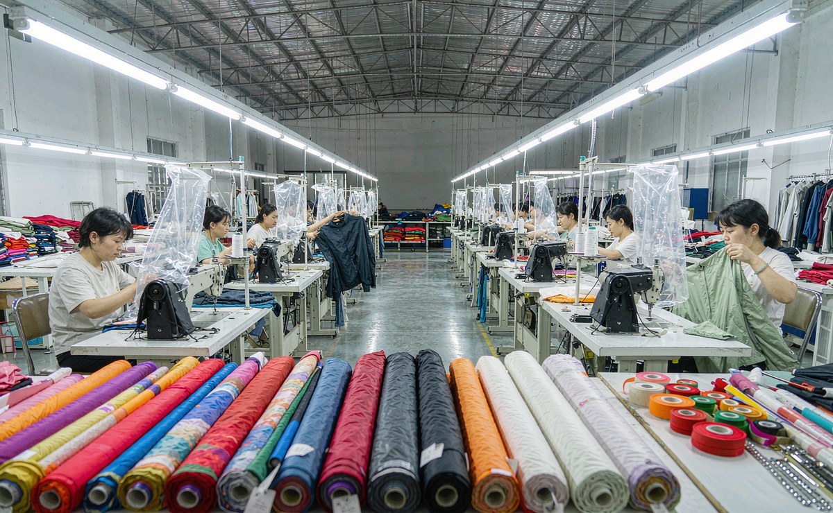 custom nylon tracksuit sewing and bulk production