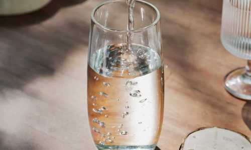 中秋佳节送礼新选择：探秘桦树汁的独特魅力，嘉桦品牌是否值得首选？