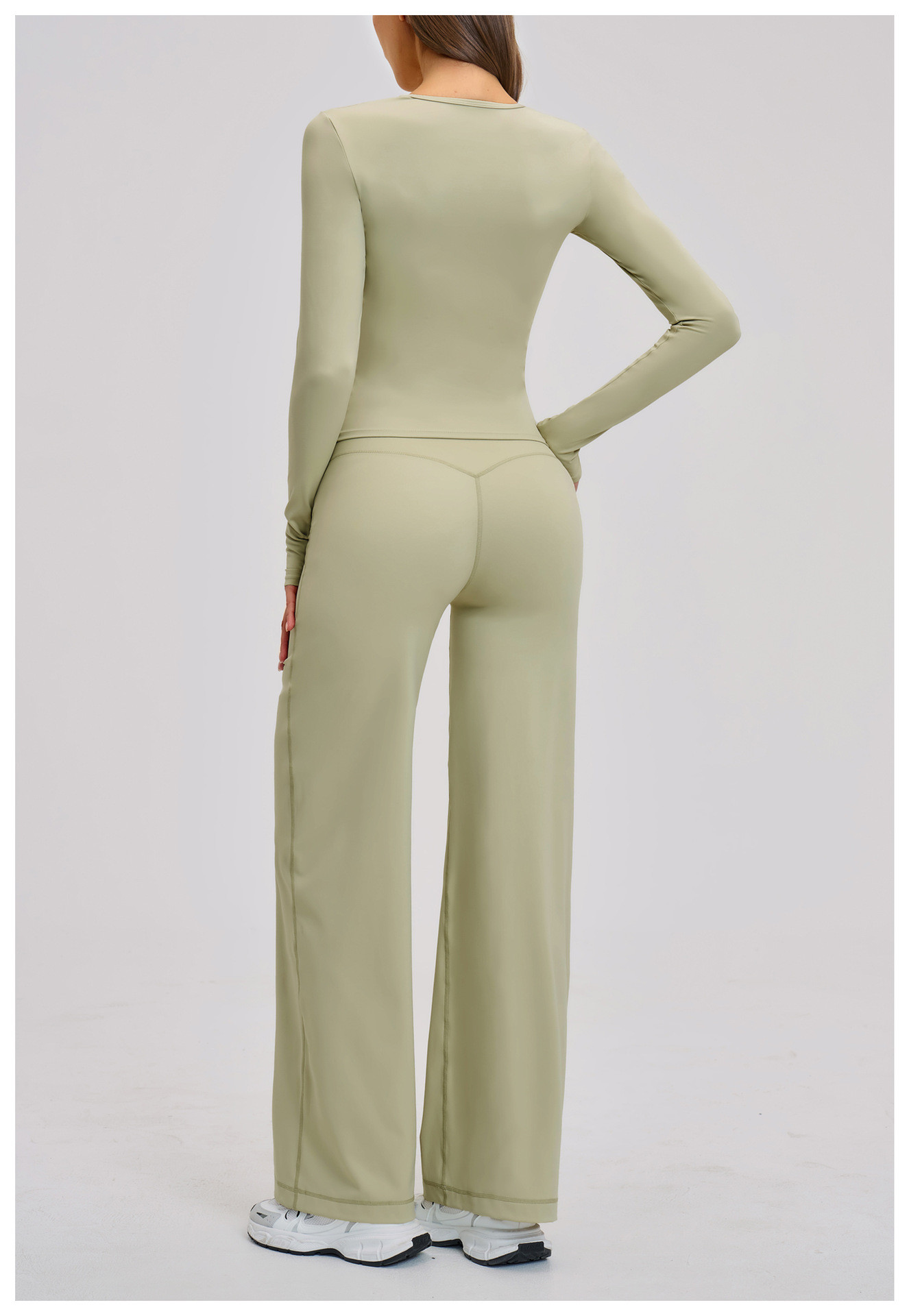 loose fit sportswear