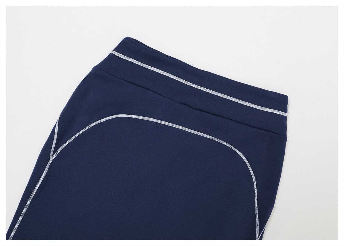 tight-fitting outdoor sportswear