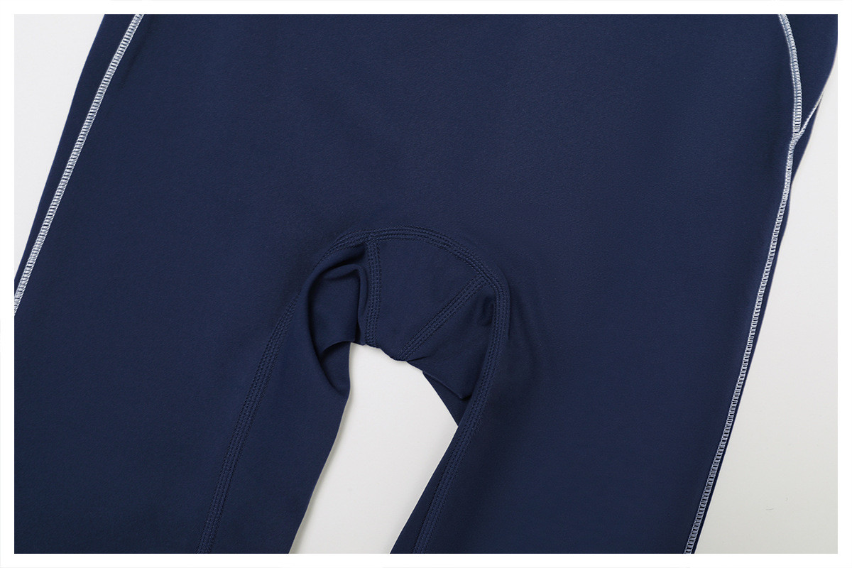 tight-fitting outdoor sportswear