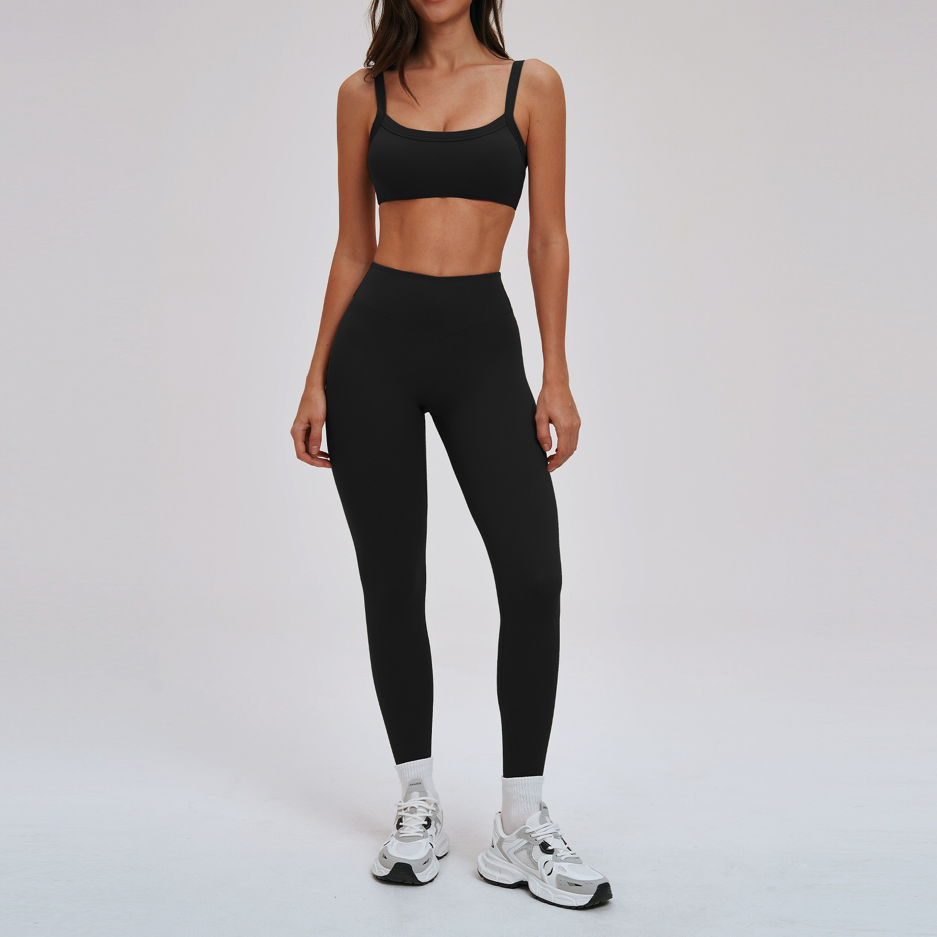 European American tight-fitting fitness wear