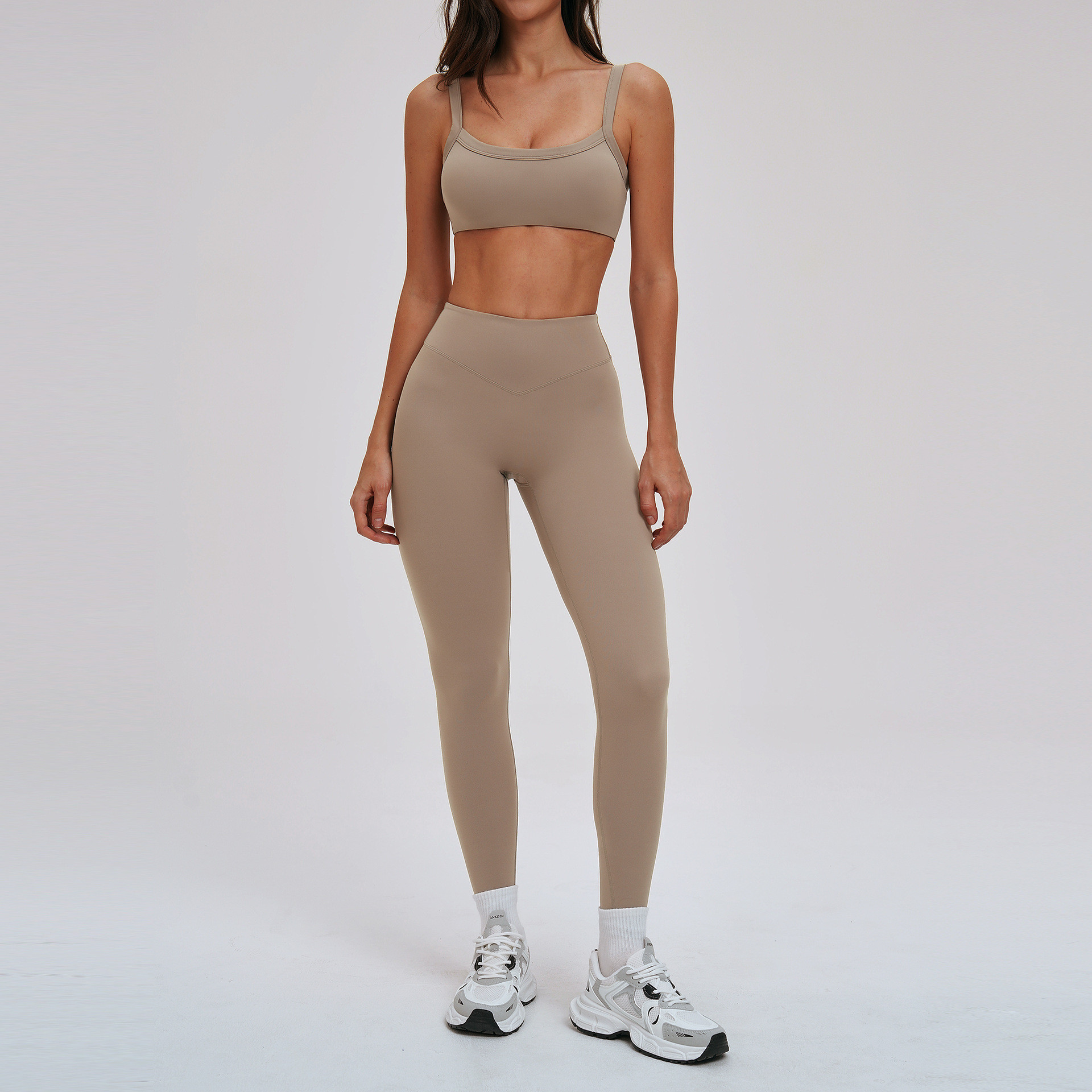 European American tight-fitting fitness wear
