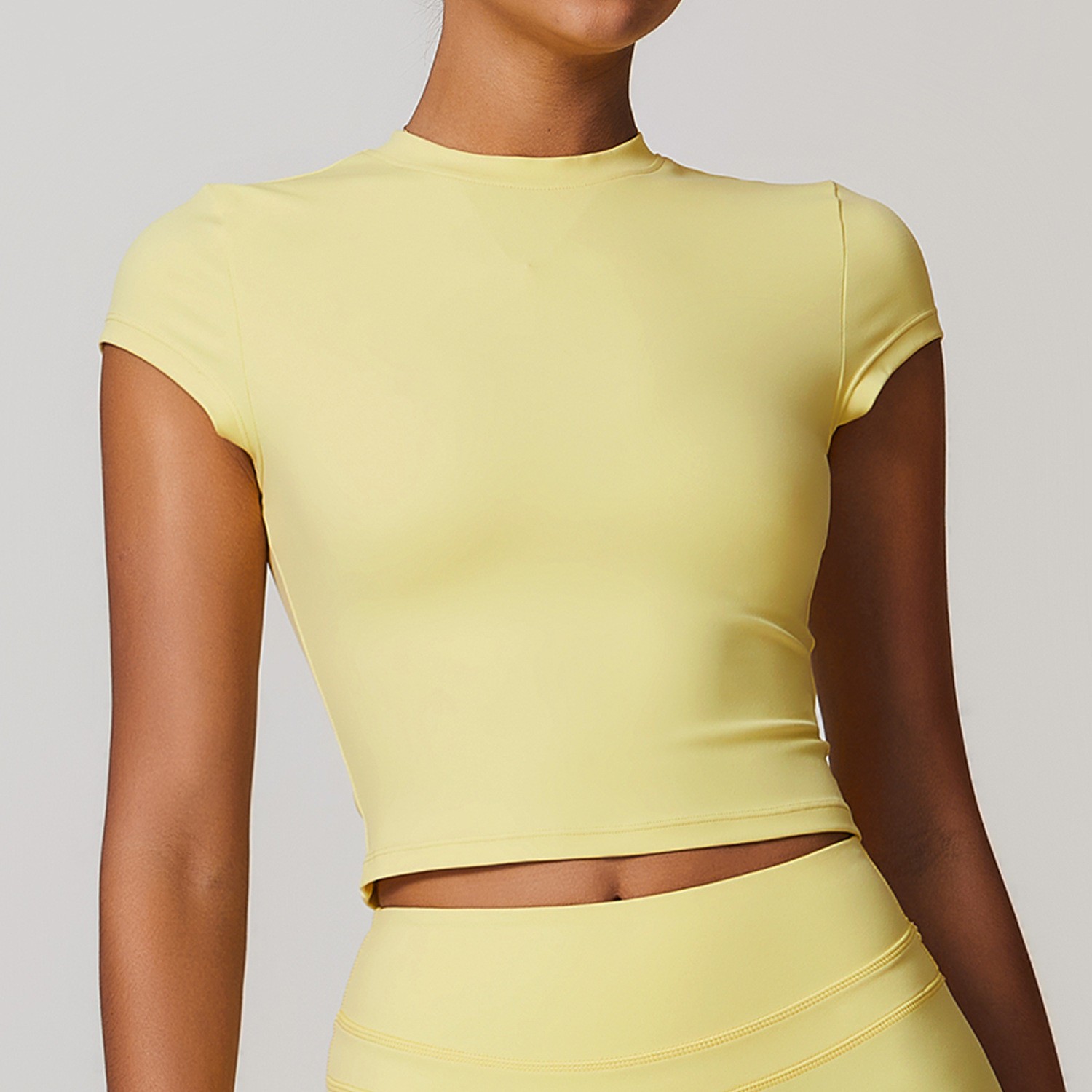 tight-fitting fitness T-shirt