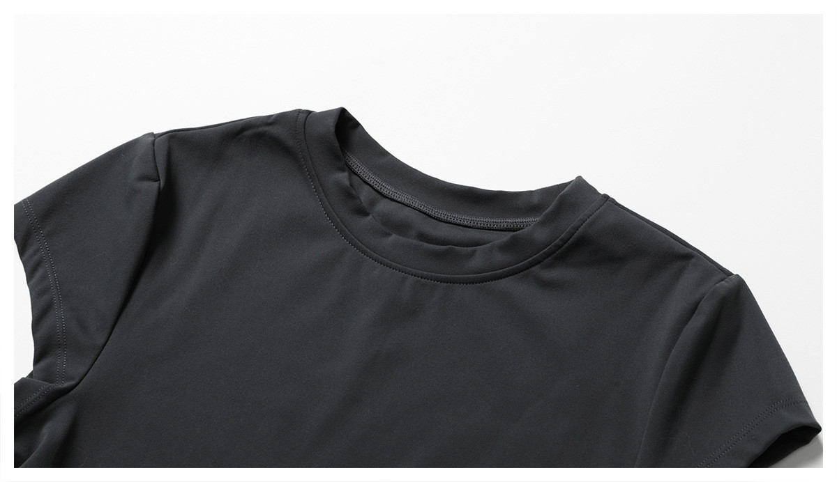 tight-fitting fitness T-shirt