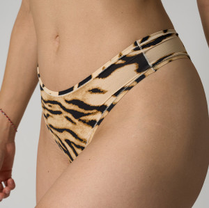 High Elasticity Women's Thong Panty in Leopard Print | OEM & ODM Underwear Solutions for Activewear Brands | Breathable Design | Wholesale & Sourcing Agents Services Available