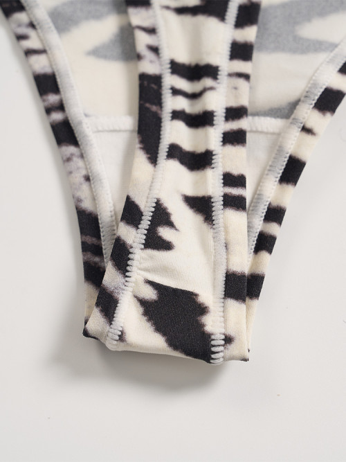 High Elasticity Women's Thong Panty in Leopard Print | OEM & ODM Underwear Solutions for Activewear Brands | Breathable Design | Wholesale & Sourcing Agents Services Available