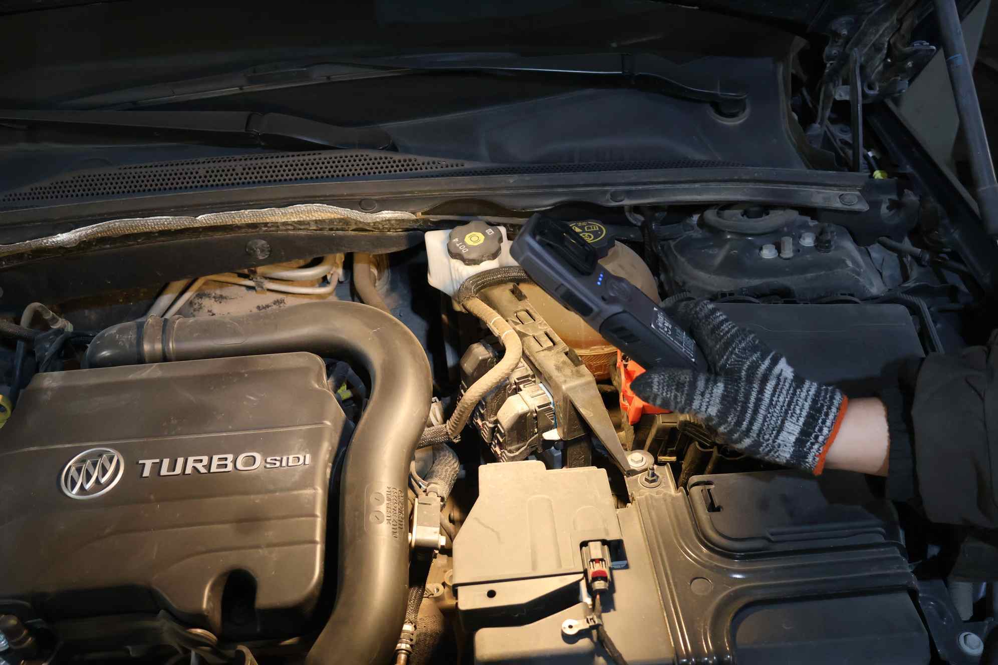 inspection light acting in engine bay
