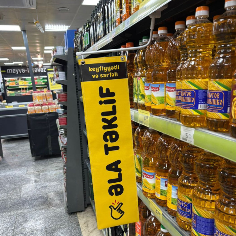 Magnetic Poster Holder Usage Scenario