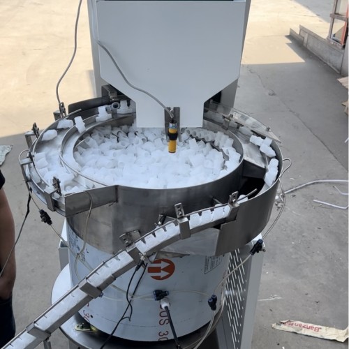 Two Heads Screwing Machine for Spout Pouch Lids