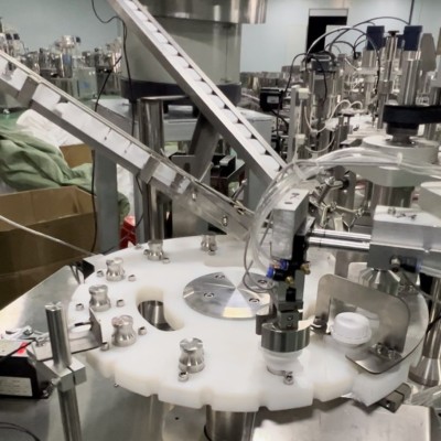 Two Heads Screwing Machine for Spout Pouch Lids