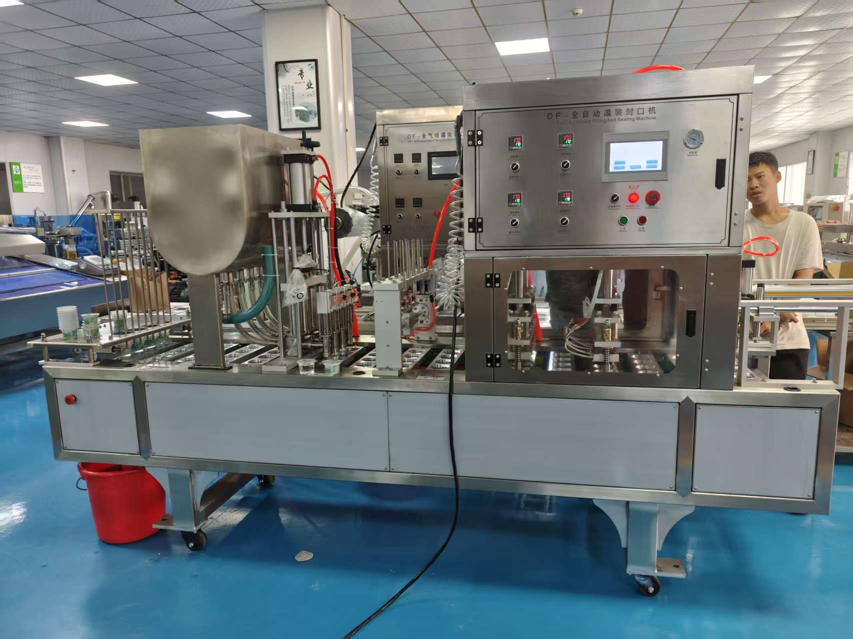 filling and sealing machine