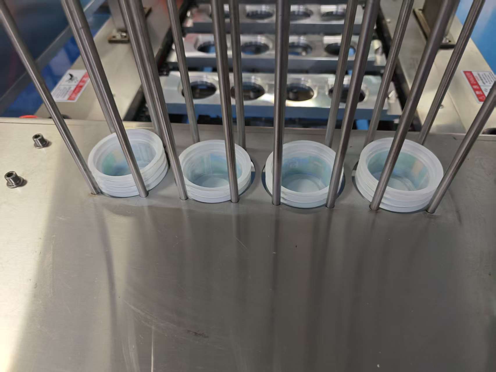 filling and sealing machine