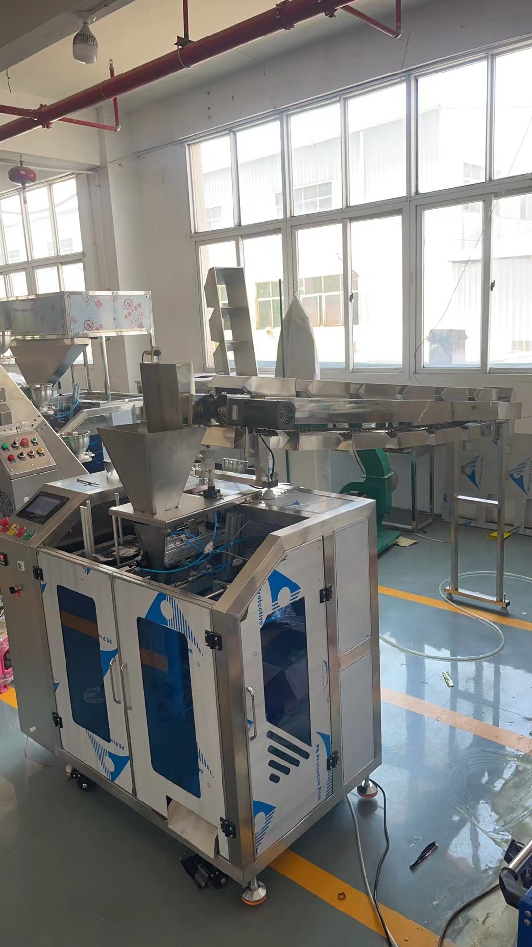 filling and sealing machine