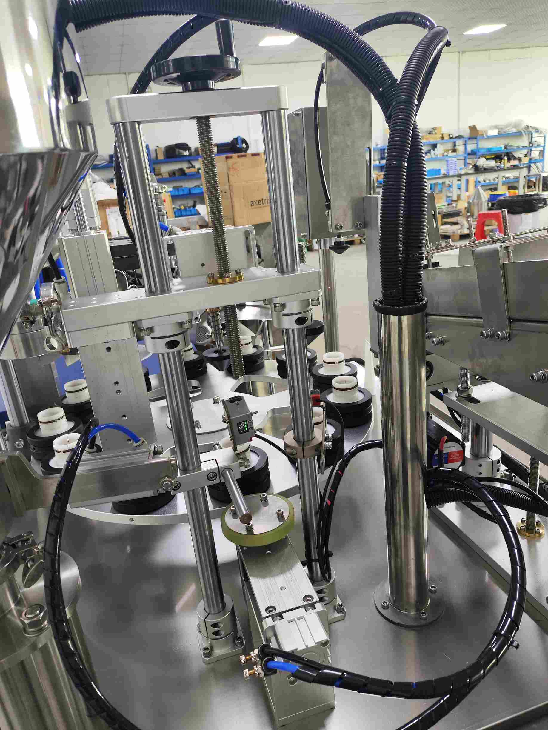 filling and sealing machine