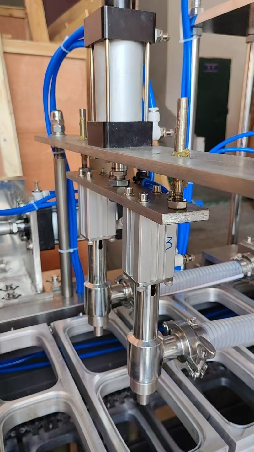 filling and sealing machine