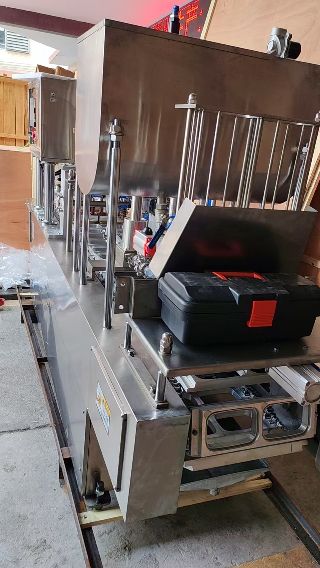 filling and sealing  machine