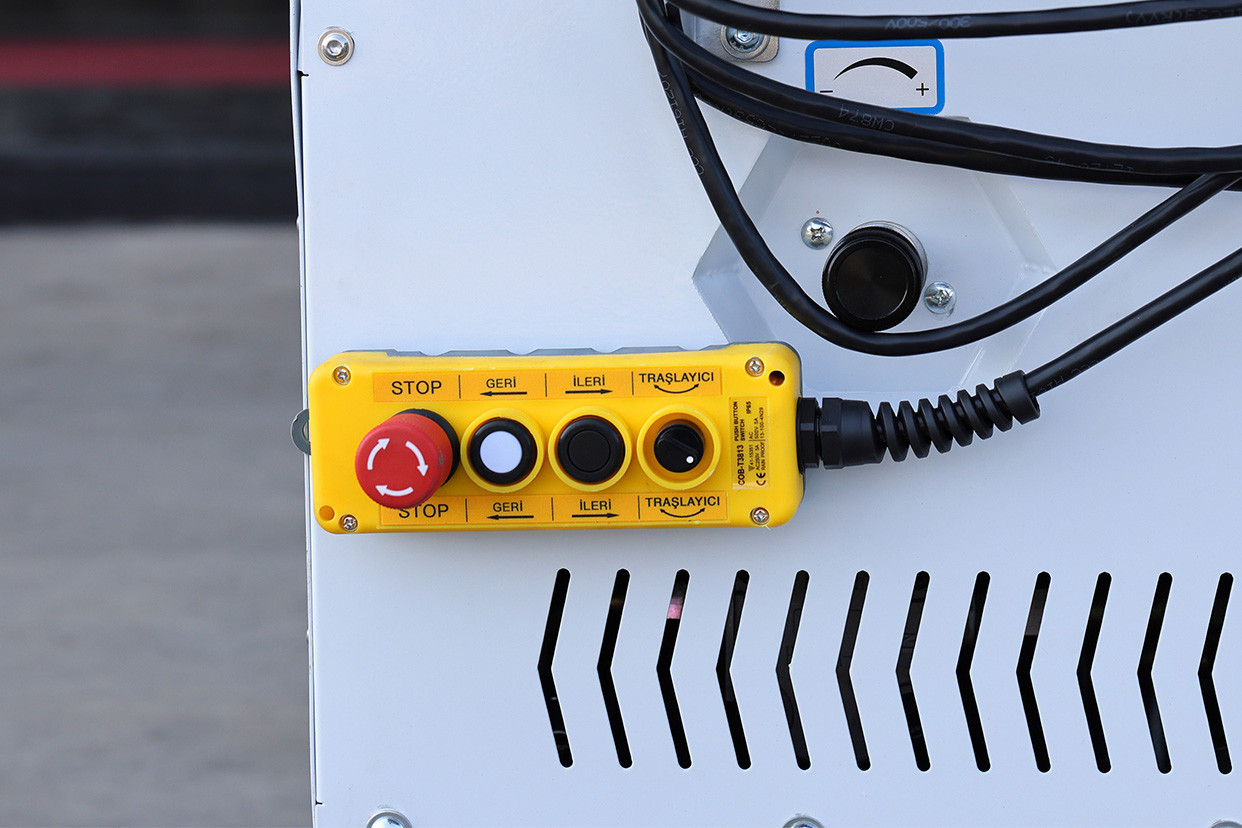 Magnetic Remote Control for the New Hydraulic Unit — Practical Flexibility on the Job Site