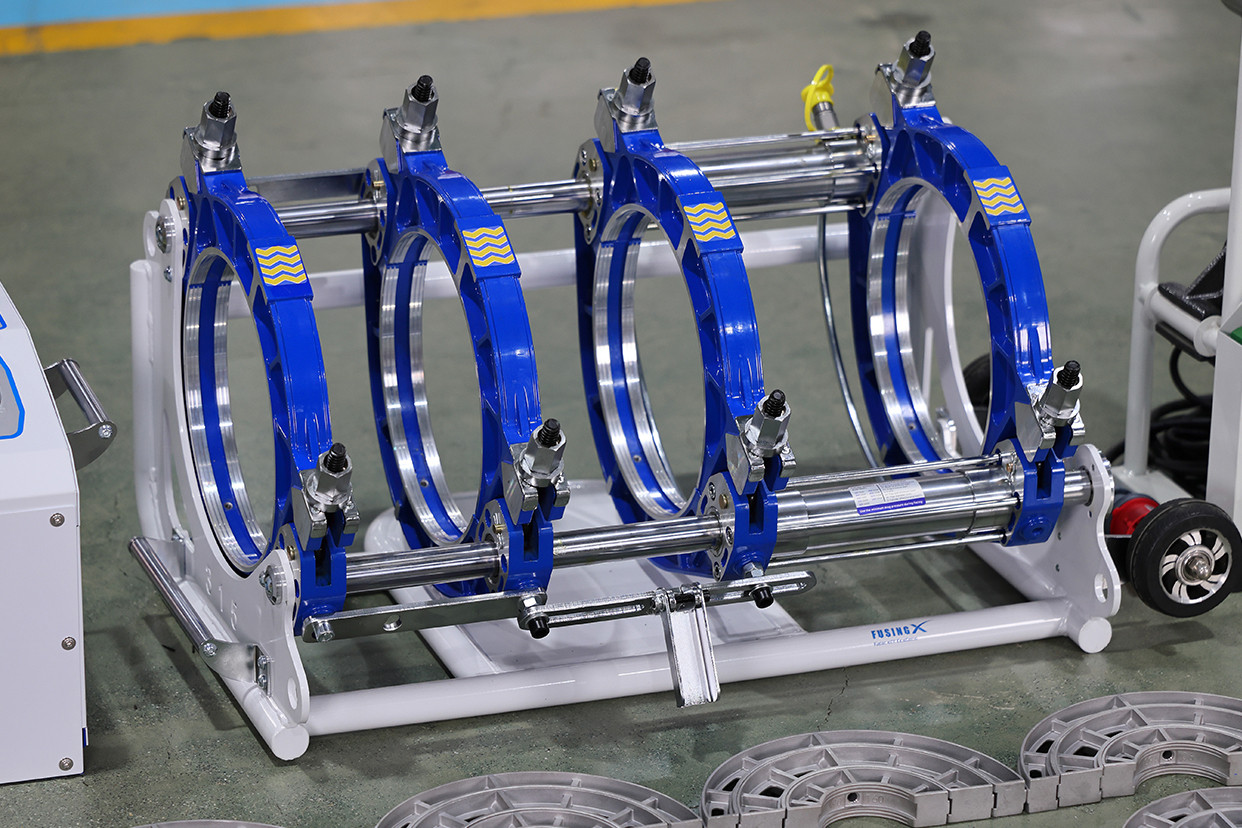 Single-size clamp inserts