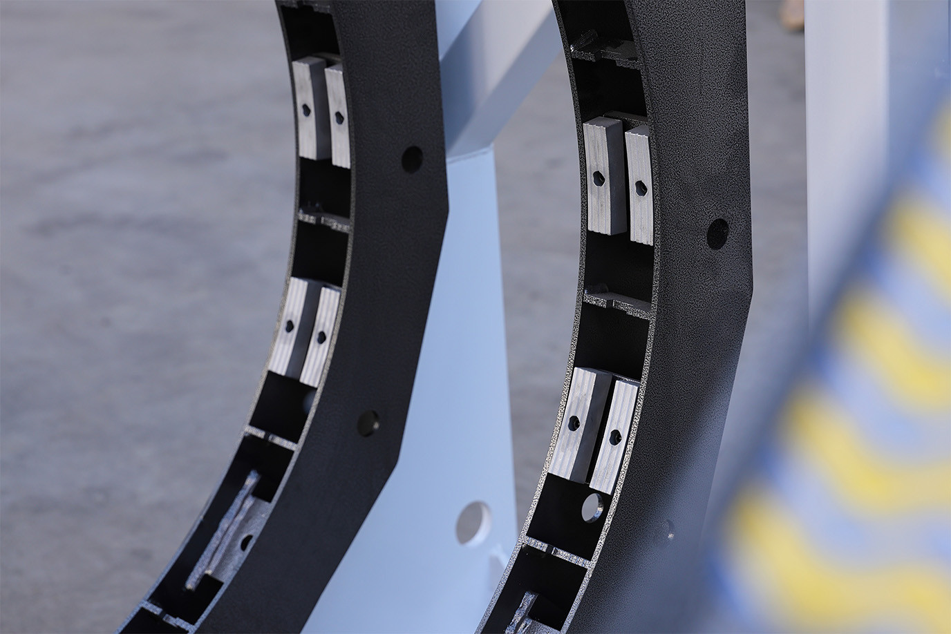 Single-size clamp inserts