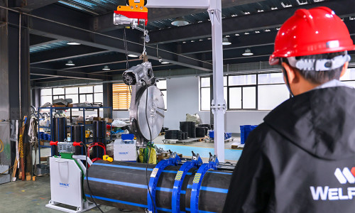 Why a Lifting Crane Matters for Large-Diameter Butt Fusion Welding