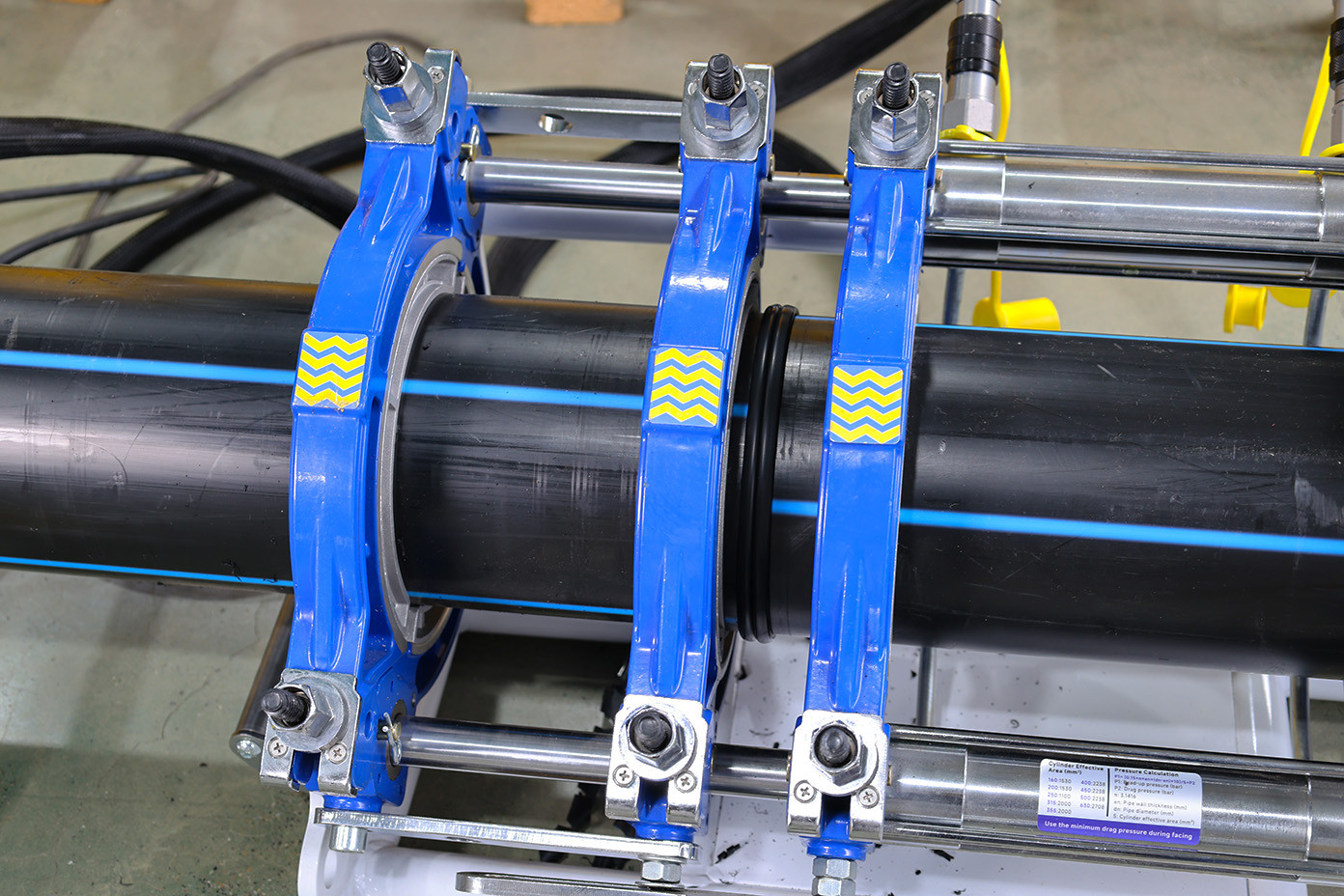 FX200 butt fusion machine clamping PE pipe for alignment
