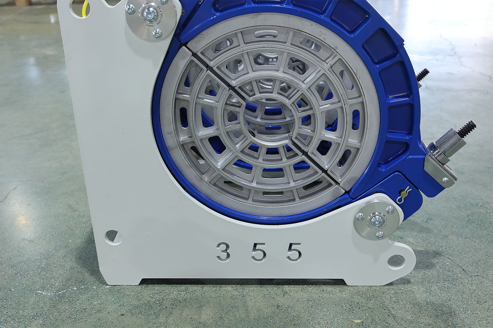 Single-size clamp inserts