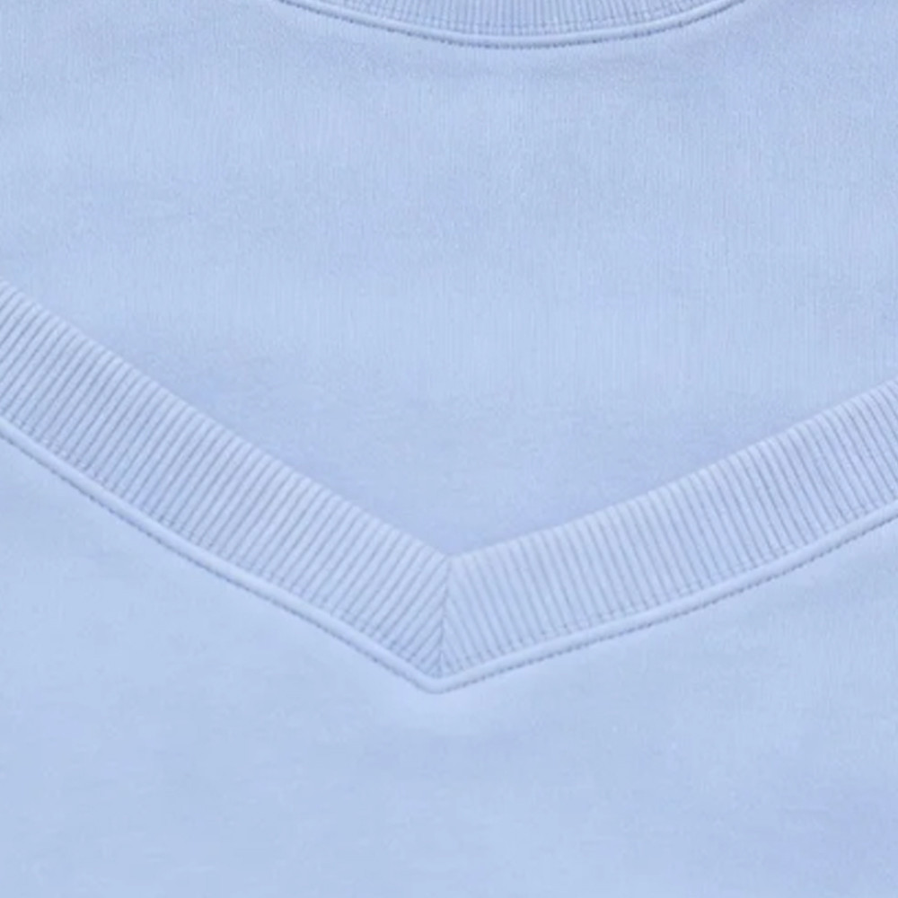 V shape ribbed panel detail on blue sweatshirt