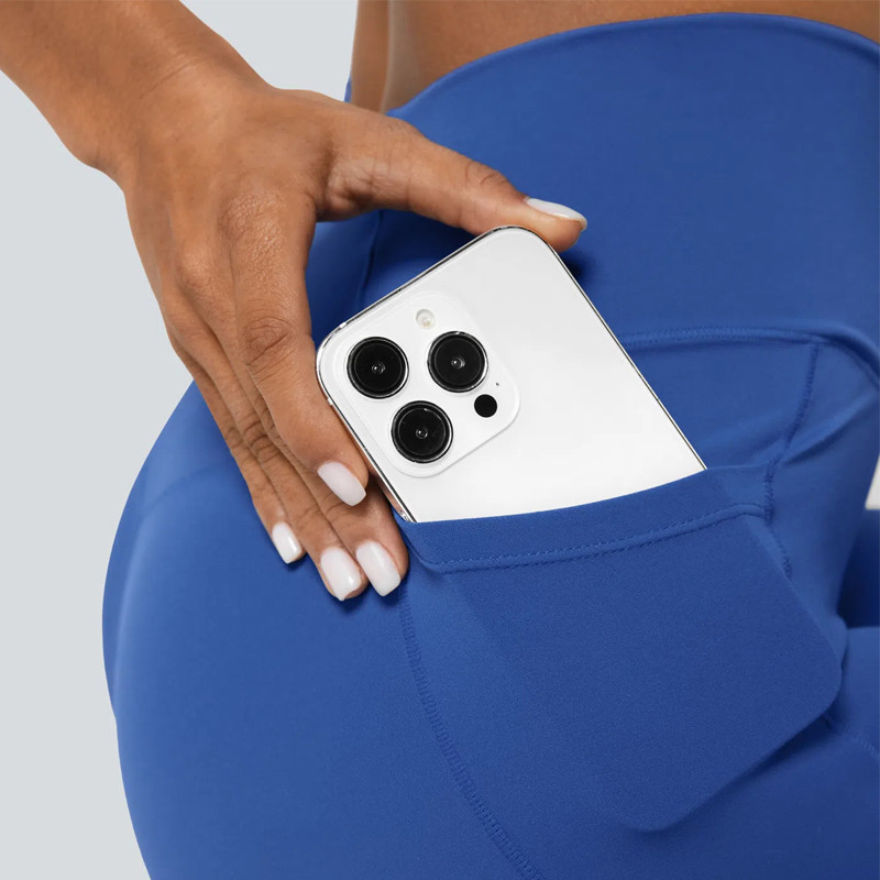 Deep side pocket on high waisted yoga pants