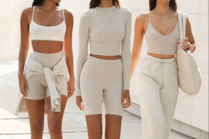 Beyond the Blank: The Ultimate Guide to Activewear Logo Customization & Retail-Ready Packaging