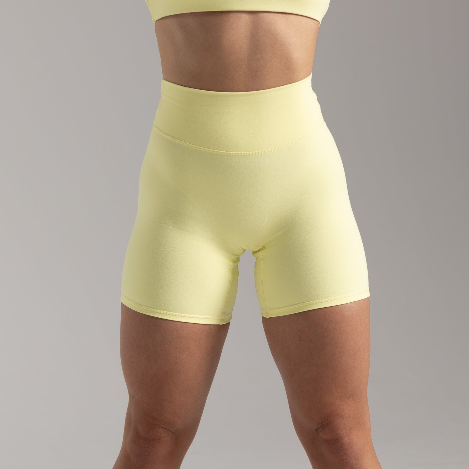 High waisted seamless front active shorts