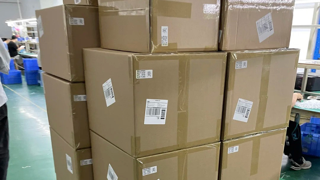 Efficient activewear fulfillment and low MOQ shipping for independent sportswear brands