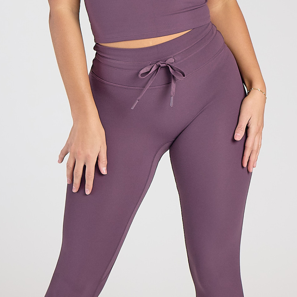 Close-up of the functional drawstring and double-layered high waistband on custom yoga leggings.