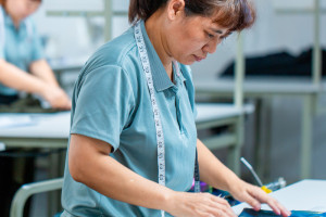 Top 10 Activewear Quality Control Checkpoints: Why Bulk Differs From Samples