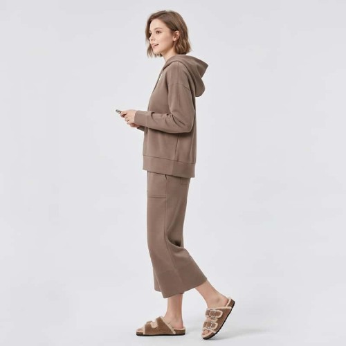 Custom Hooded Lounge Set with Patch-Pocket Capri Wide-Leg Pants