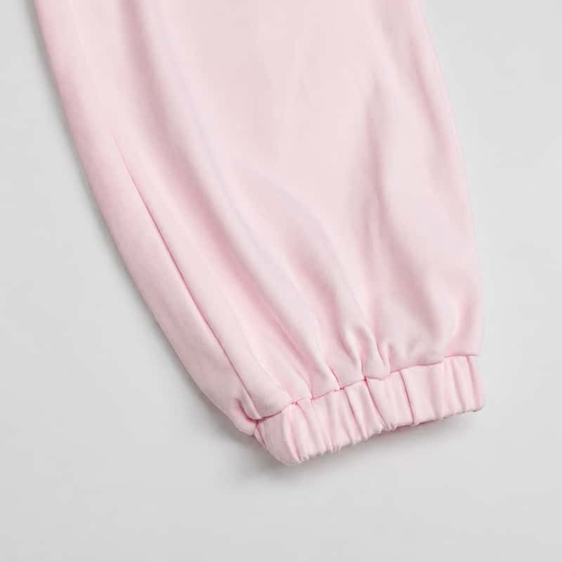 Elasticized cuff finish on the jogger pants