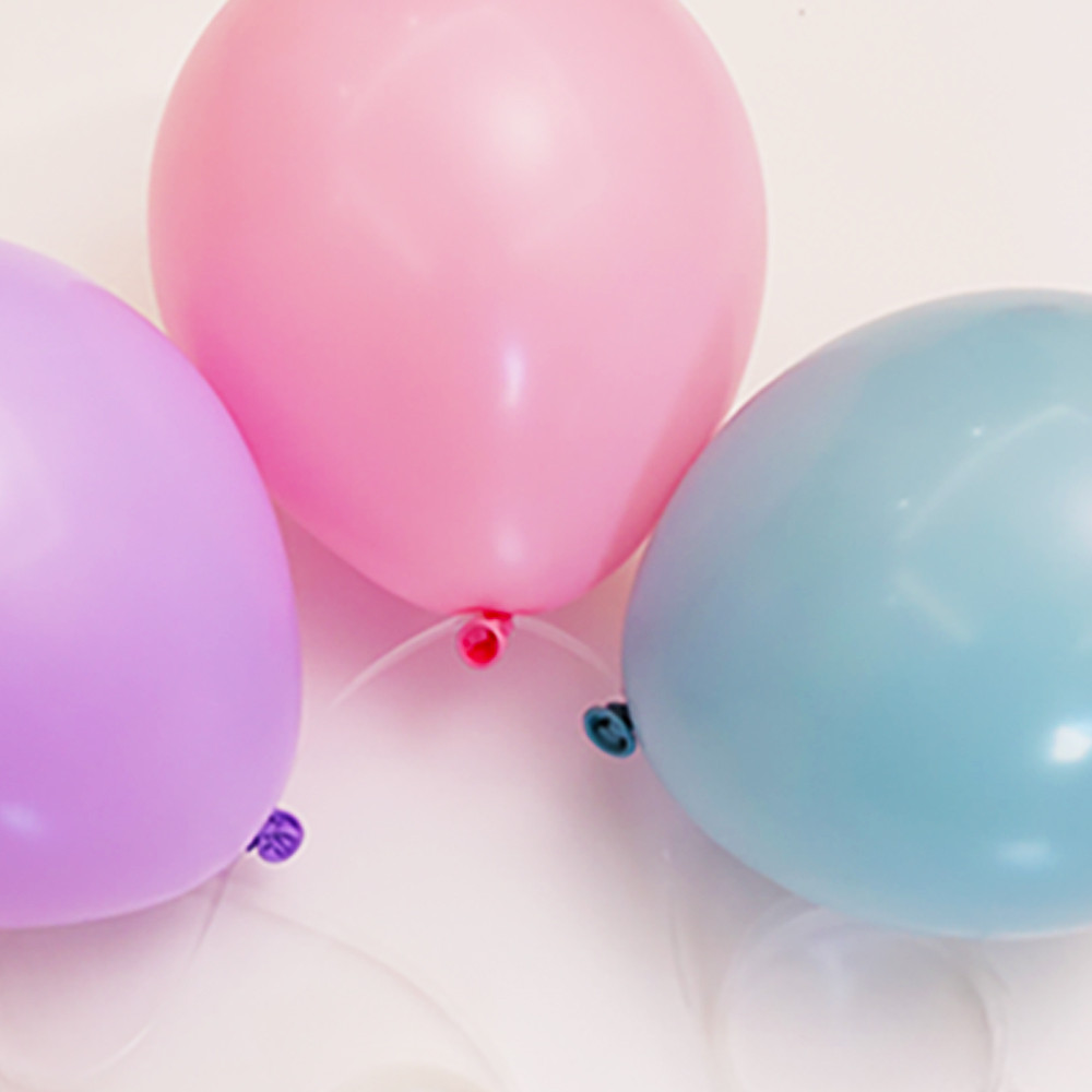 Assemble a balloon chain