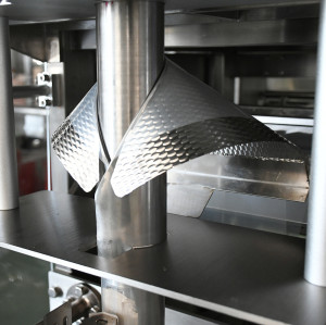 VFFS Full Packaging Automatic Vertical Bagging Liquid Airless Multi Function Packaging Machines