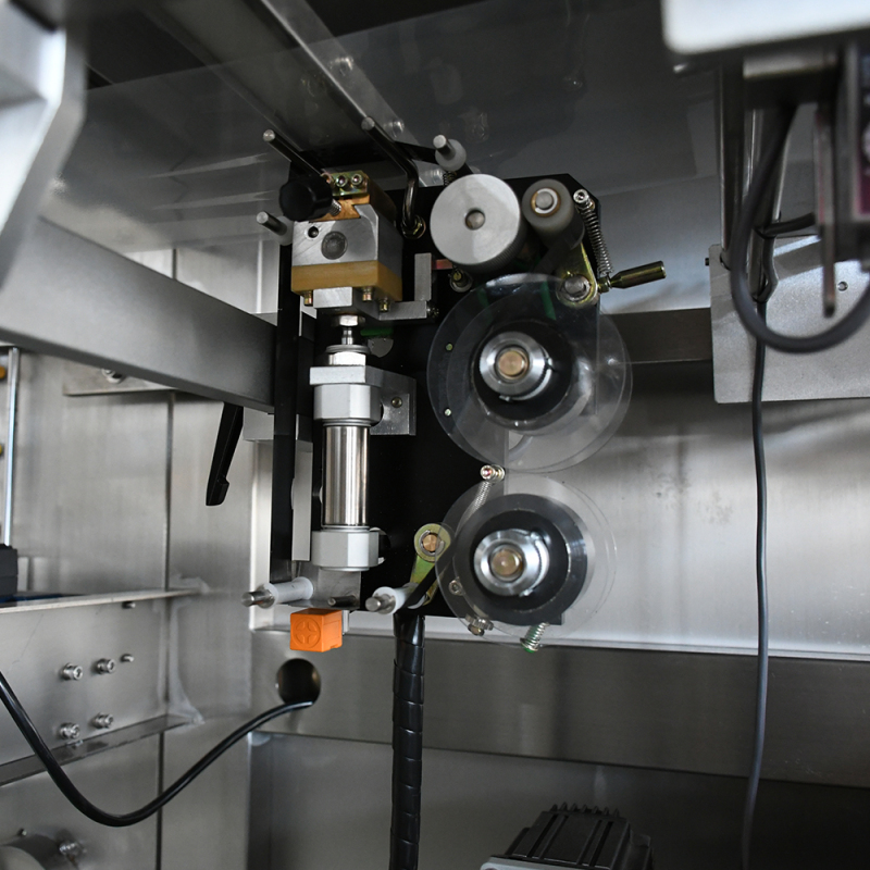 TOPY-VFFS quad seal bag forming detail for rice and grain retail packaging