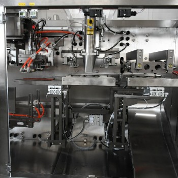 Horizontal Automatic Vacuum Coffee Beans Pouch Filling Machine Zipper Stand up Plastic Kraft Paper Premade Bag Packing Machine