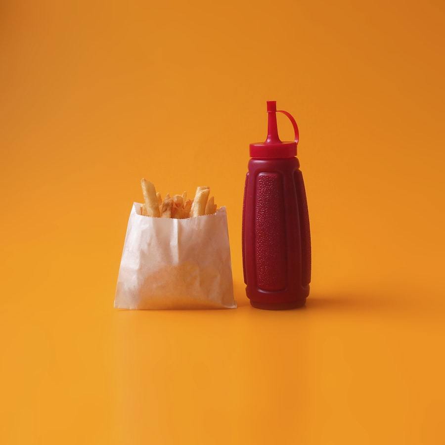 Condiment sauce filling machine with squeeze bottles