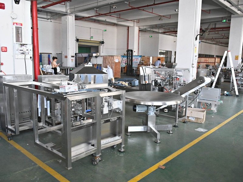 Assembly floor with turntable conveyor at TOP Y Machinery, Foshan
