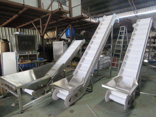 Flexible Acclivitous Baffle PU PVC Conveyor Food Transfer Grade Chips Grain Belt Incline Conveyor