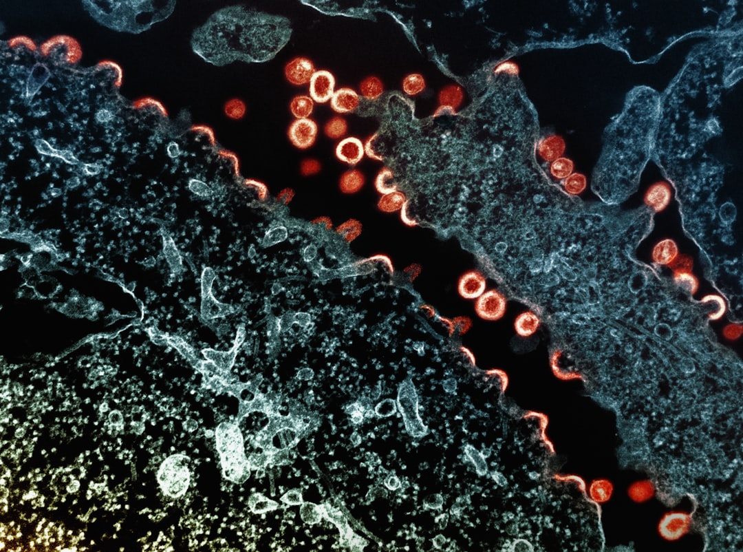 Illustration showing GHK-Cu neutralizing free radicals attacking a skin cell